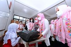Iriana Jokowi Tinjau Pelaksanaan Vaksinasi Anak 6-11 Tahun di Bandung