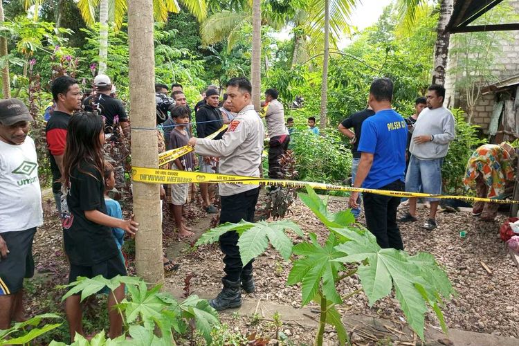 PENEMUAN BAYI: Seorang bayi yang diduga lahir prematur ditemukan warga di depan rumah seorang nenek di Kelurahan Bombonawulu, Kecamatan Gu, Kabupaten Buton Tengah, Sulawesi Tenggara, Minggu (11/2/2023).