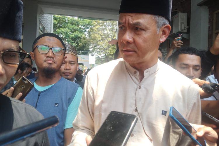 Bakal calon presiden (bacapres) Ganjar Pranowo mengunjungi Pondok Pesantren (Ponpes) Al Hikam di Jalan Cengger Ayam, Kota Malang, Jawa Timur.