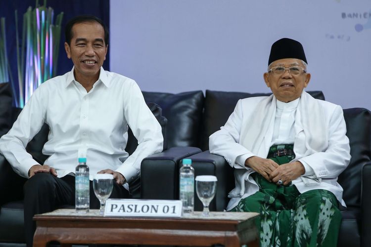 Pasangan calon presiden dan wakil presiden no urut 01, Joko Widodo dan Maruf Amin hadir saat Rapat Pleno Terbuka Pasangan Calon Presiden dan Wakil Presiden Terpilih Pemilu 2019 di Kantor Komisi Pemilihan Umum, Jakarta, Minggu (30/6/2019). KPU menetapkan pasangan Joko Widodo dan Maruf Amin sebagai presiden dan wakil presiden terpilih.