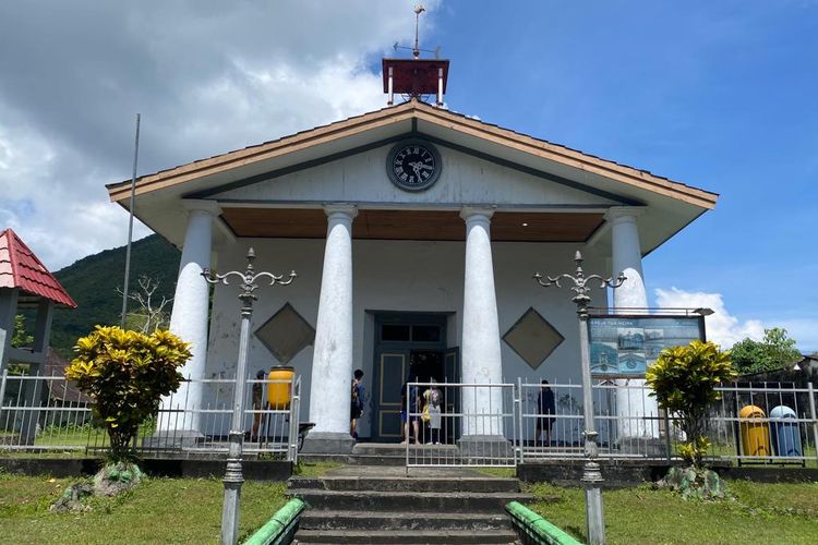 Gereja Tua di Banda Neira, Maluku, yang dibangun oleh Belanda pada 20 April 1873.  