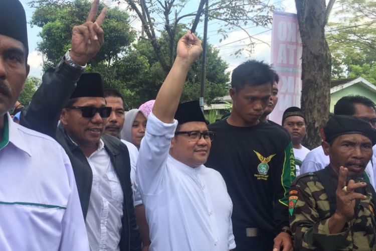 Ketua Umum DPP PKB, Muhaimin Iskandar, Saat Hadir Meresmikan Posko Cinta di Kabupaten Jember, Jawa Timur, Minggu (15/4/2018)