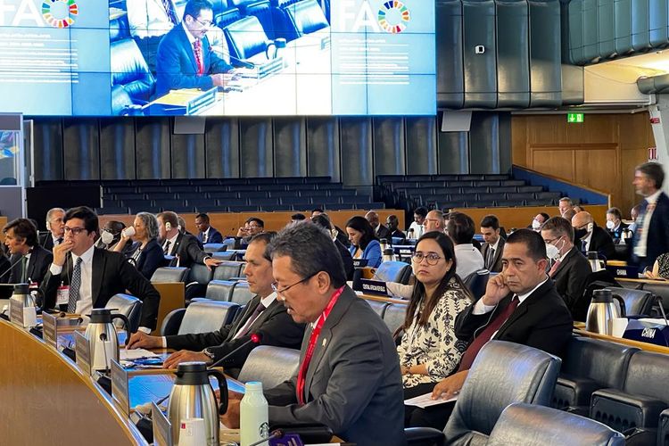 Menteri Kelautan dan Perikanan Sakti Wahyu Trenggono saat menyampaikan pidato terkait komitmen Pemerintah Indonesia dalam mengelola sektor kelautan dan perikanan secara berkelanjutan, pada Sidang Committee on Fisheries (COFI) ke-35 di Roma, Italia, Senin (5/9/2022).

