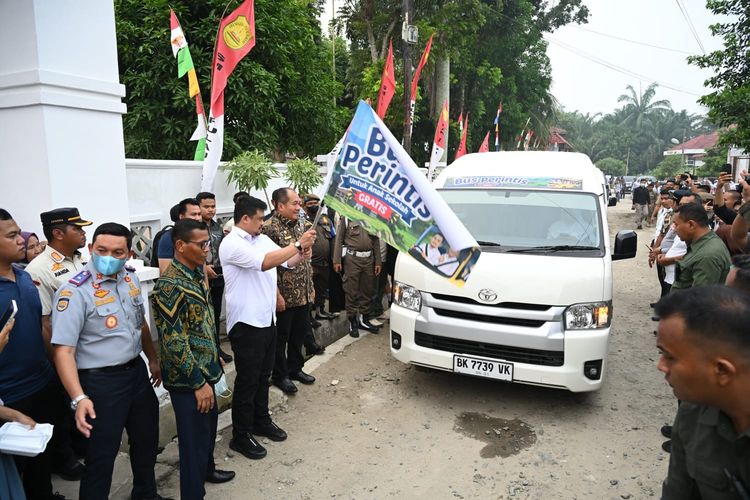 Luncurkan 33 Bus Gratis di 5 Kabupaten di Sumut, Gubernur Bobby: Khusus Pelajar yang Transportasinya Terbatas