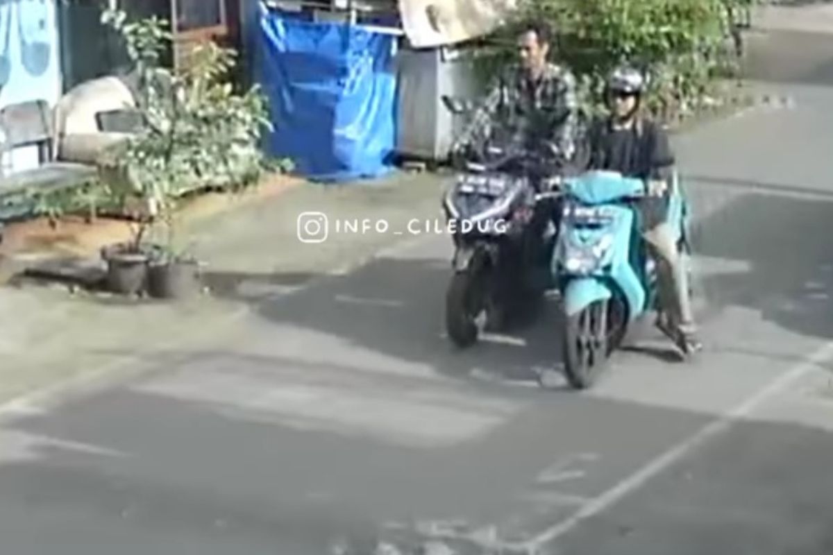 Aksi pencurian sepeda motor dengan modus berpura-pura mogok dan meminta stut terjadi di wilayah Ulujami, Pesanggrahan, Jakarta Selatan. 