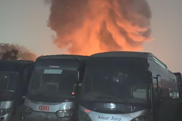 Kronologi Kebakaran 50 Bus Sinar Jaya di Bekasi: Api Tiba-tiba Membesar, Terdengar Ledakan