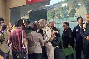 Tangis Keluarga Pecah Saat Terima Jenazah Korban Kebakaran Terra Drone