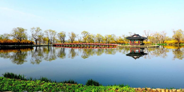 Tempat wisata di Korea Selatan bernama Gungnamji Pond di Seodong Park, Buyeo, Chungcheongnam (dok. https://www.buyeo.go.kr/).