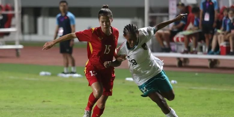 Pemain timnas putri Indonesia, Marsela Awi, saat menghadapi Vietnam pada lanjutan Piala AFF Wanita U18 2022 di Stadion Gelora Jakabaring, Palembang, Selasa (26/7/2022) malam WIB.
