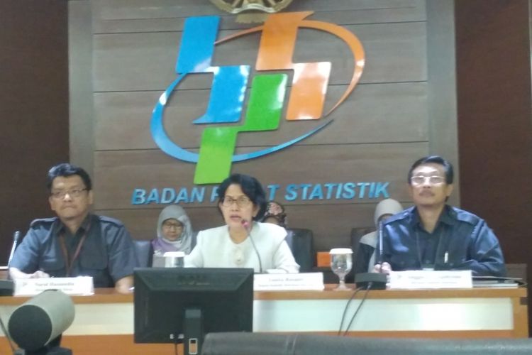 Deputi Statistik Distribusi dan Jasa BPS Yunita Rusanti  beserta jajaran pimpinan BPS dalam konferensi pers di Kantor BPS, Jakarta, Senin (15/10/2018).