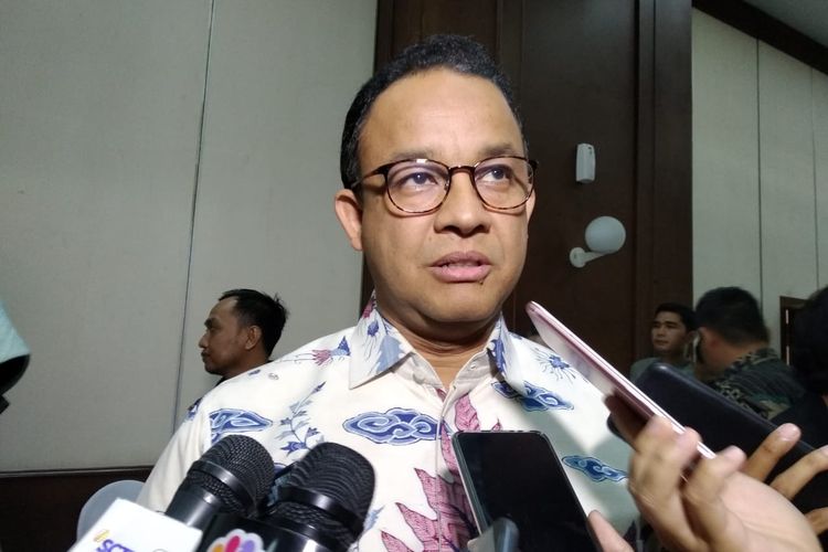 Gubernur DKI Jakarta Anies Baswedan usai mengikuti rapat soal persiapan pemindahan ibu kota baru di Kantor Bappenas, Jumat (15/11/2019).