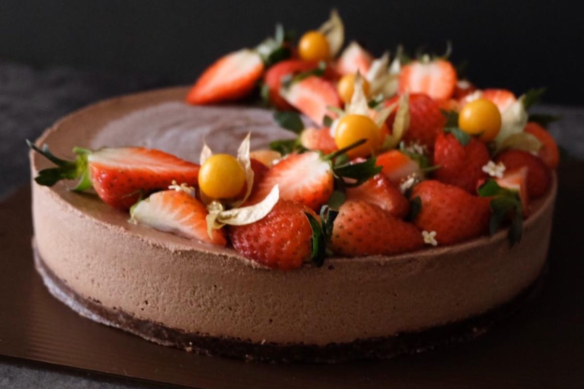 Raw Chocolate Mousse Cake dari Belles Munchies