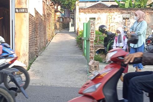 Cerita Orangtua Antar Anak Hari Pertama Sekolah: Cemas, Bolak-balik Beli Buku, hingga Bangun Lebih Pagi