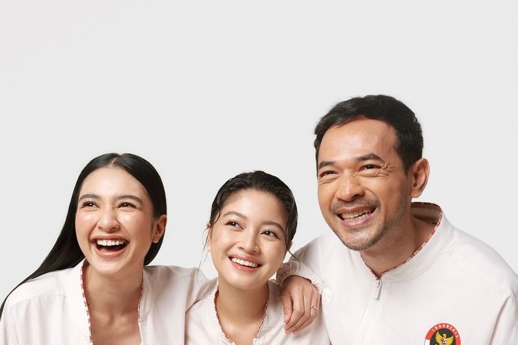 Koleksi Sandya Niskala dari IKAT Indonesia by Didiet Maulana untuk para atlet Indonesia di Paralimpiade 2024.