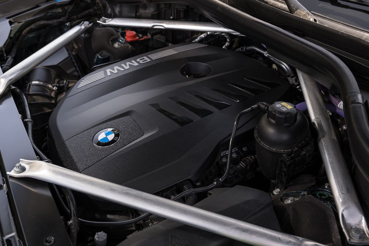 Mesin BMW X7 xDrive40i yang mampu mengeluarkan tenaga 380 tk