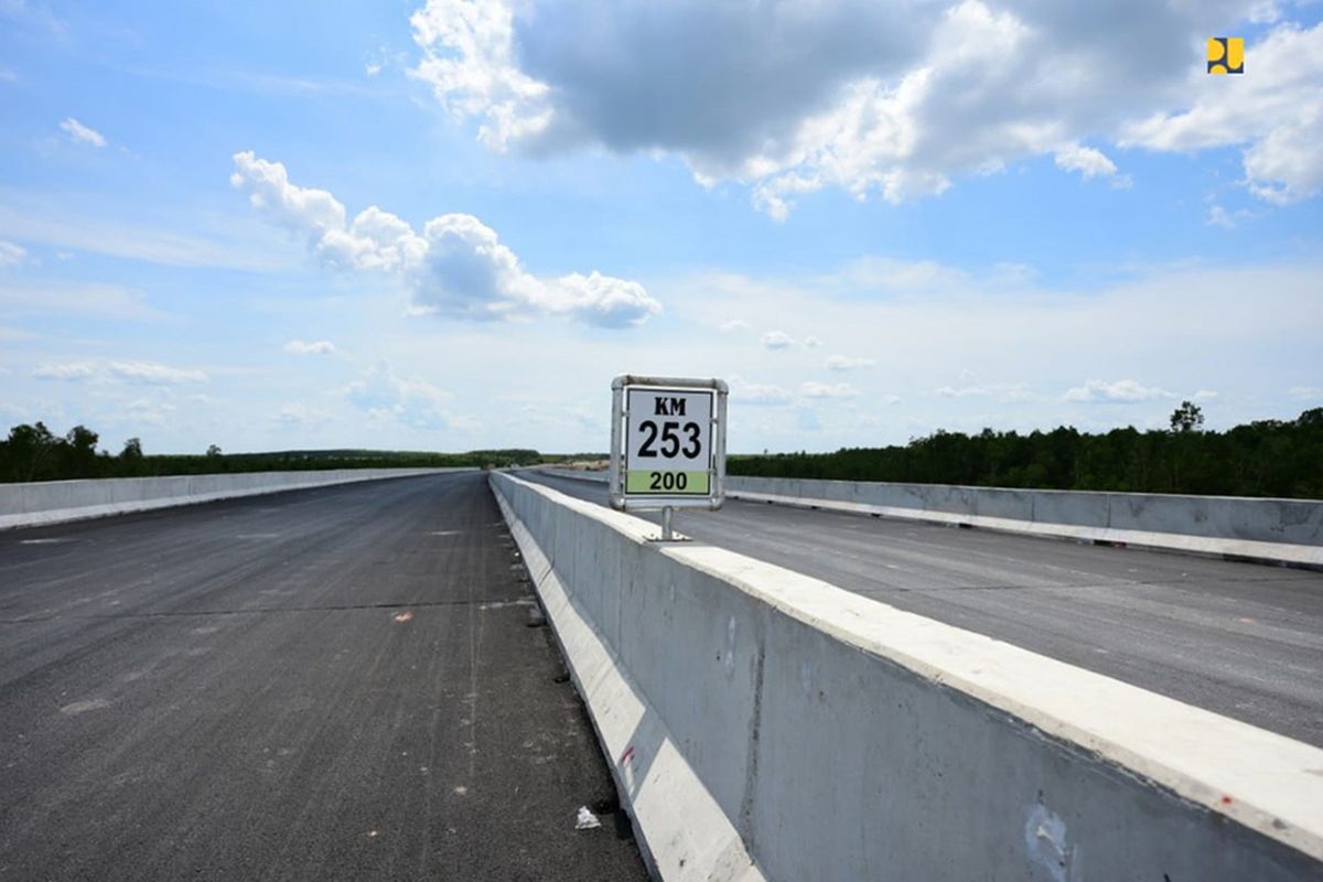 Suasana ruas di Tol Terbanggi Besar-Pematang Panggang-Kayu Agung. Ruas Jalan Tol Trans Sumatera tersebut merupakan tol terpanjang dengan total panjang 189 kilometer, pada Jumat (15/11/2019) ini resmi beroperasi.