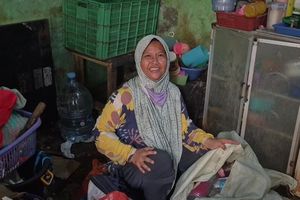 Rumah Penuh Sampah Selama 1,5 Tahun di Depok Dibersihkan, Apriyanah Akhirnya Bahagia