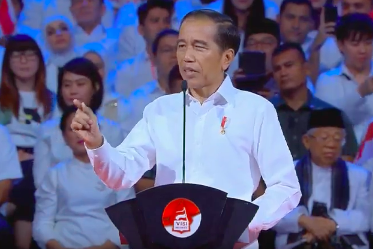 Presiden terpilih Joko Widodo menyampaikan pidato Visi Indonesia di Sentul, Bogor, Minggu (14/7/2019).