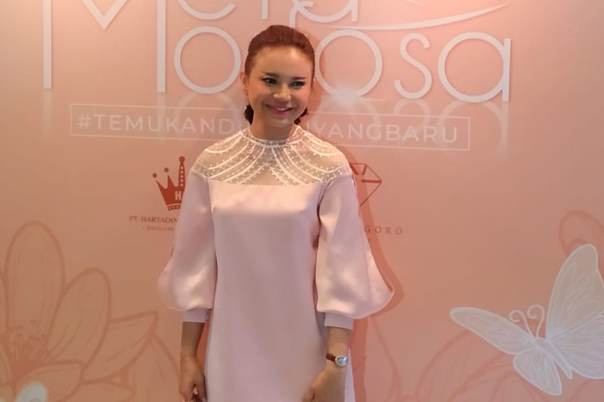 Rossa, brand ambassador Hartadinata, menghadiri peluncuran koleksi perhiasan terbaru bertajuk Metamorfosa (2/7/2019).