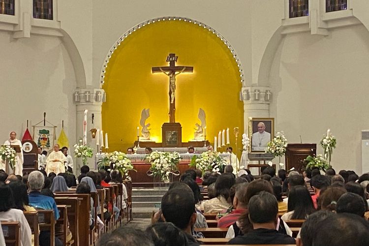 Paus Fransiskus dan Jejak Kesederhanaannya yang Menyentuh Hati Umat di Semarang