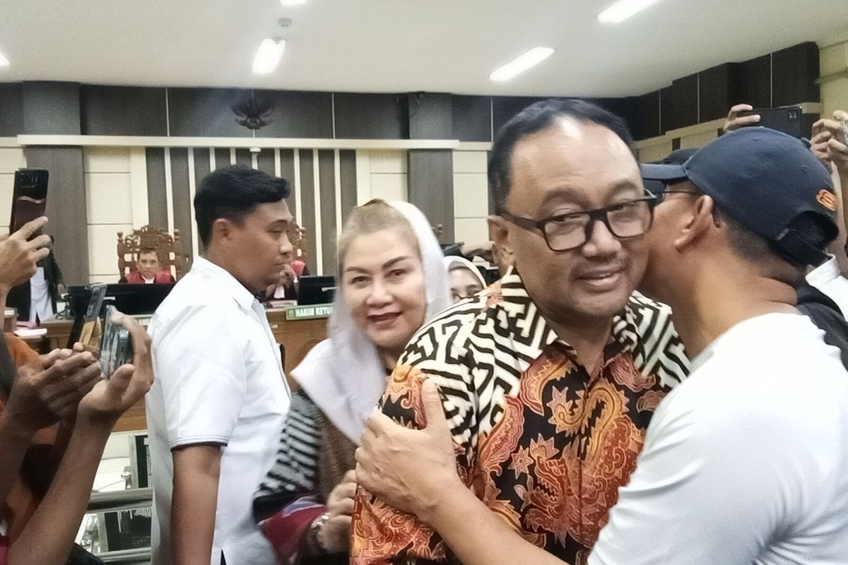 Alwin Basri mantan Ketua Komisi D DPRD Provinsi Jawa Tengah dan eks Wali Kota Semarang, Hevearita Gunaryati Rahayu mengikuti sidang di Pengadilan Tindak Pidana Korupsi (Tipikor) Semarang, Senin (21/4/2025). 
