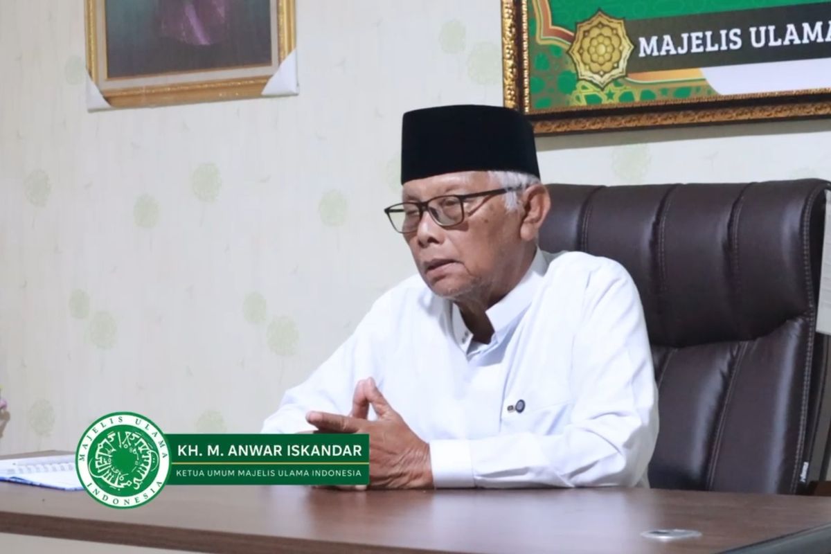 Ketua Umum MUI KH M Anwar Iskandar
