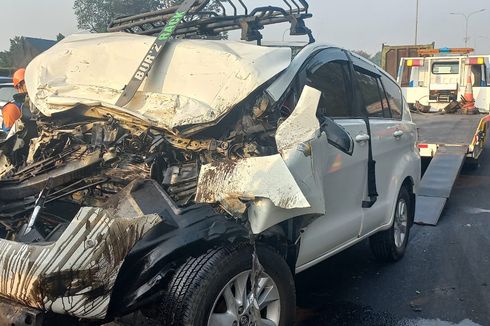 Kecelakaan Beruntun di Tol JORR, Dua Korban Dilarikan ke Rumah Sakit