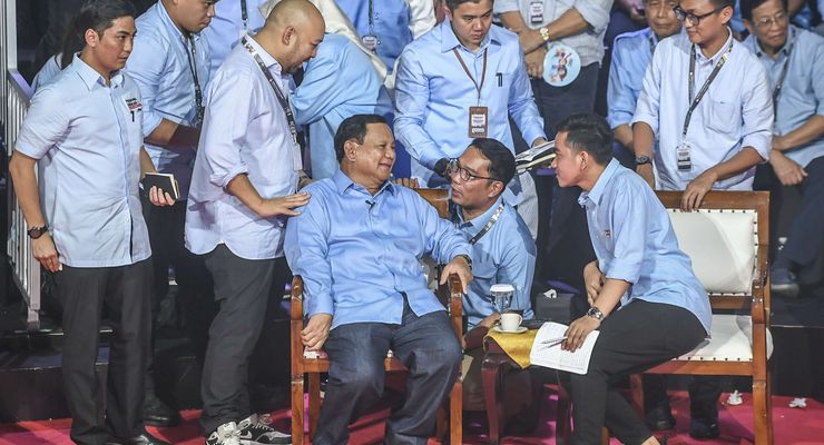 Sekjen Gerindra Sebut Mayor Teddy Akan Terus Dampingi Prabowo