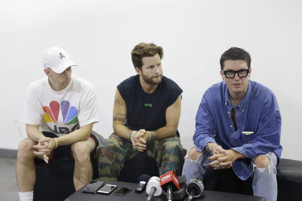 Grup band LANY dalam sebuah wawancara di Tennis Indoor, Senayan, Jakarta Pusat, Selasa (13/8/2019).