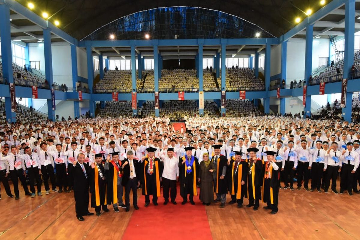 Wakil Gubernur Jawa Barat Uu Ruzhanul Ulum memberikan kuliah umum bertema Pembangunan Manusia Unggul Jawa Barat dalam agenda Masa Orientasi Kampus dan Kuliah Umum (Mokaku) Universitas Pendidikan Indonesia (UPI) di Gedung Gymnasium Kampus UPI Kota Bandung, Selasa (27/8/19).
Attachments area
