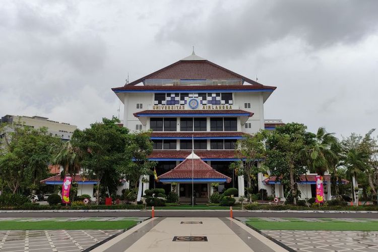 Universitas Airlangga (Unair). Fakultas Hukum terbaik di Indonesia versi QS WUR by Subject 2024.