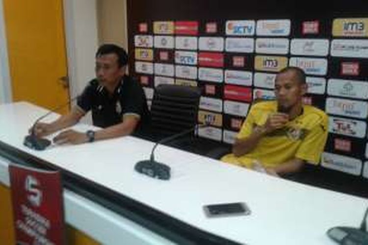 Pelatih kepala Sriwijaya FC berikan keterangan pers di media centre tadi malam