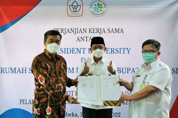 Seiring dengan ditandatanganinya Perjanjian Kerja Sama (PKS) tentang Rumah Sakit Pendidikan Utama dan Pelaksanaan Kegiatan Program Studi Kedokteran antara PresUniv dengan Rumah Sakit Umum Daerah (RSUD) Kabupaten Bekasi, Rabu (24/8). 