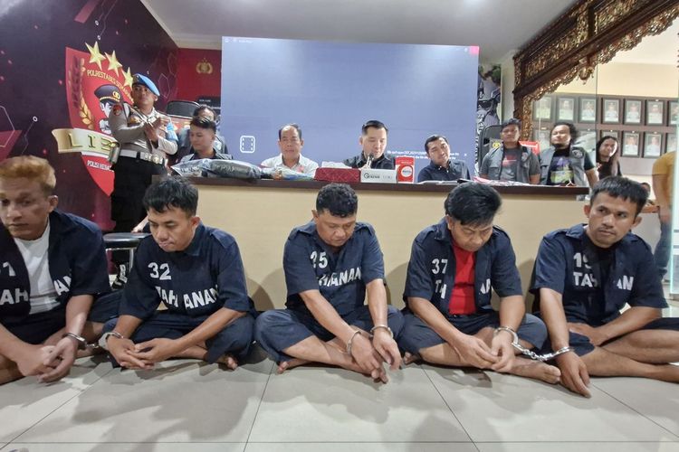 Kasatreskrim Polrestabes Semarang, AKBP Donny Lumbantoruan mengungkap kasus penipuan dalam jumpa pers di markasnya, Jumat (1/12/2023).
