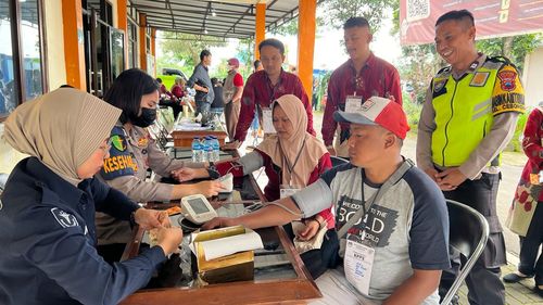 Mau Antar Kotak Suara ke PPK, Perempuan Petugas KPPS Pingsan