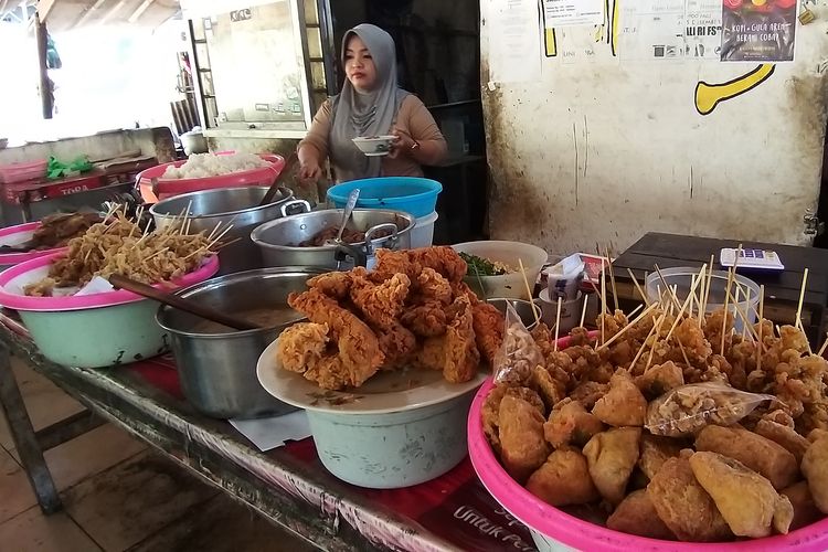 Kantin Mbok Jum di Kampus UNS, Solo, Jawa Tengah.
