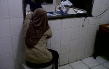 Seorang Siswi Digerebek Berduaan dengan Pacar di Kamar