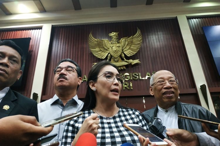 Wakil Ketua Baleg DPR, Rieke Diah Pitaloka di Kompleks Parlemen, Senayan, Jakarta, Selasa (3/12/2012). 