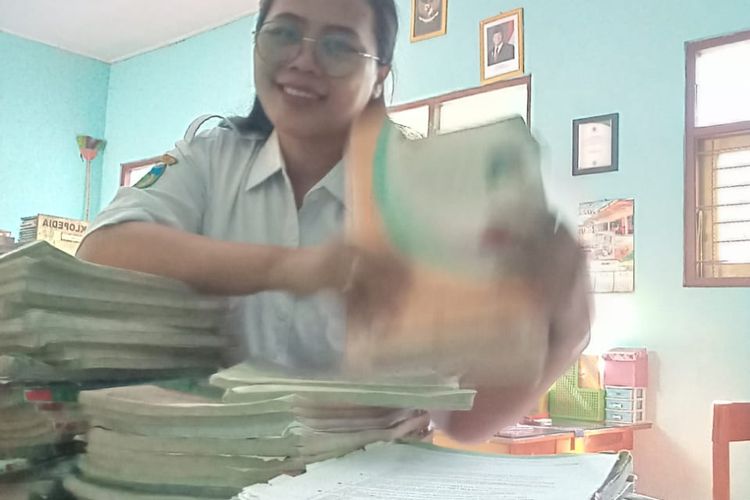 Sepenggal Kisah Pustakawan Penjaga Api Literasi di Kediri