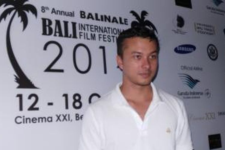 Nicholas Saputra hadir di Free Open Air Cinema Bali International Film Festival 2014, Wooden Deck, Beachwalk Mall, Kuta, Bali, Jumat (17/10/2014) malam.