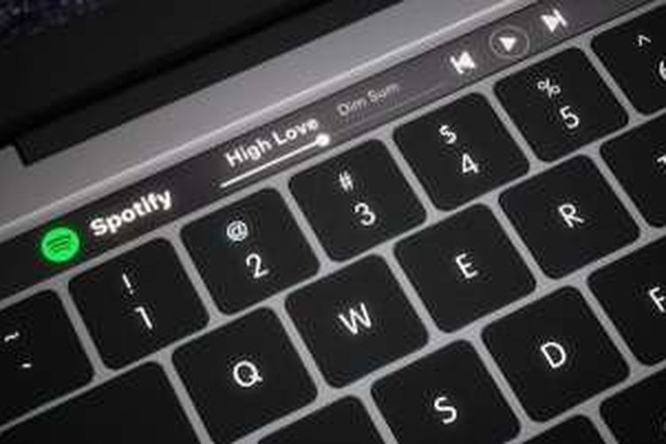 Gambar rekaan seniman Martin Hajek soal konsep layar sentuh OLED yang menggantikan deretan tombol functions di deretan teratas keyboard laptop Apple MacBook Pro