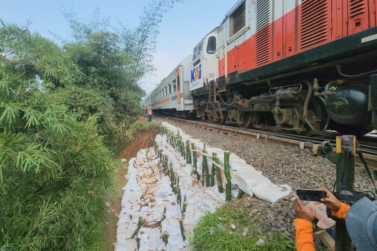 Sempat Terganggu Gogosan, Jalur Kereta Cibeber–Lampegan Kini Sudah Bisa Dilalui