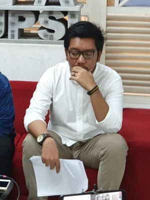 Peneliti ICW Kurnia Ramadhana dalam diskusi Evaluasi Kinerja KPK 2015-2019 di Kantor ICW, Jakarta, Minggu (12/5/2019). 