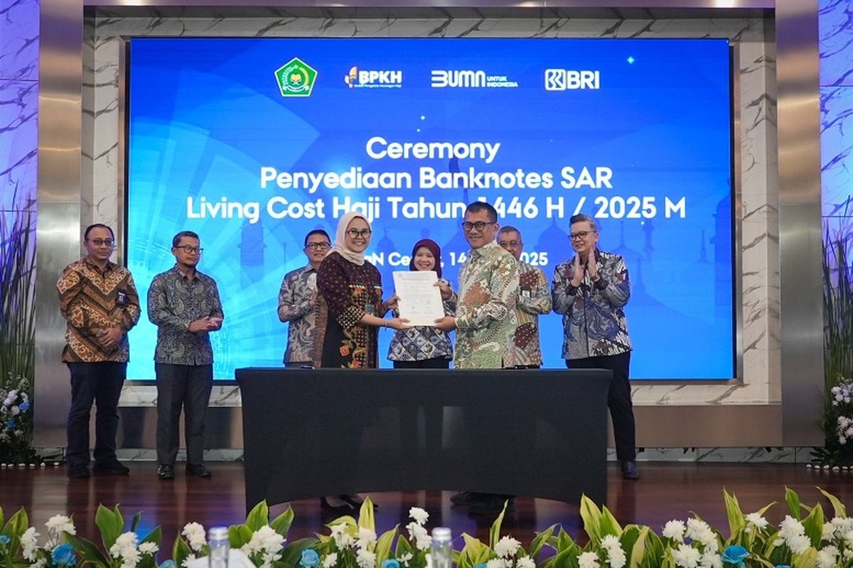 Acara penandatanganan berita acara serah terima banknotes SAR Badan Pengelola Keuangan Haji (BPKH) kepada Bank Rakyat Indonesia (BRI) dilakukan di Kantor Pusat BRI, Jakarta, Senin (14/4/2025).