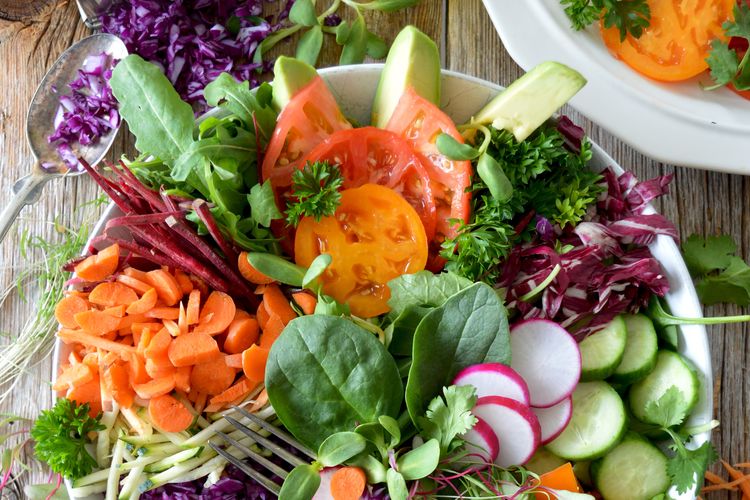 Sayuran mentah memiliki kandungan vitamin dan antioksidan lebih utuh dibanding sayuran matang.