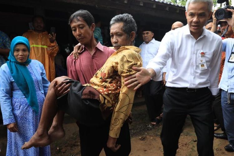 Gubernur Jawa Tengah Ganjar Pranowo saat di Jepara tak sengaja bertemu penderita stroke.