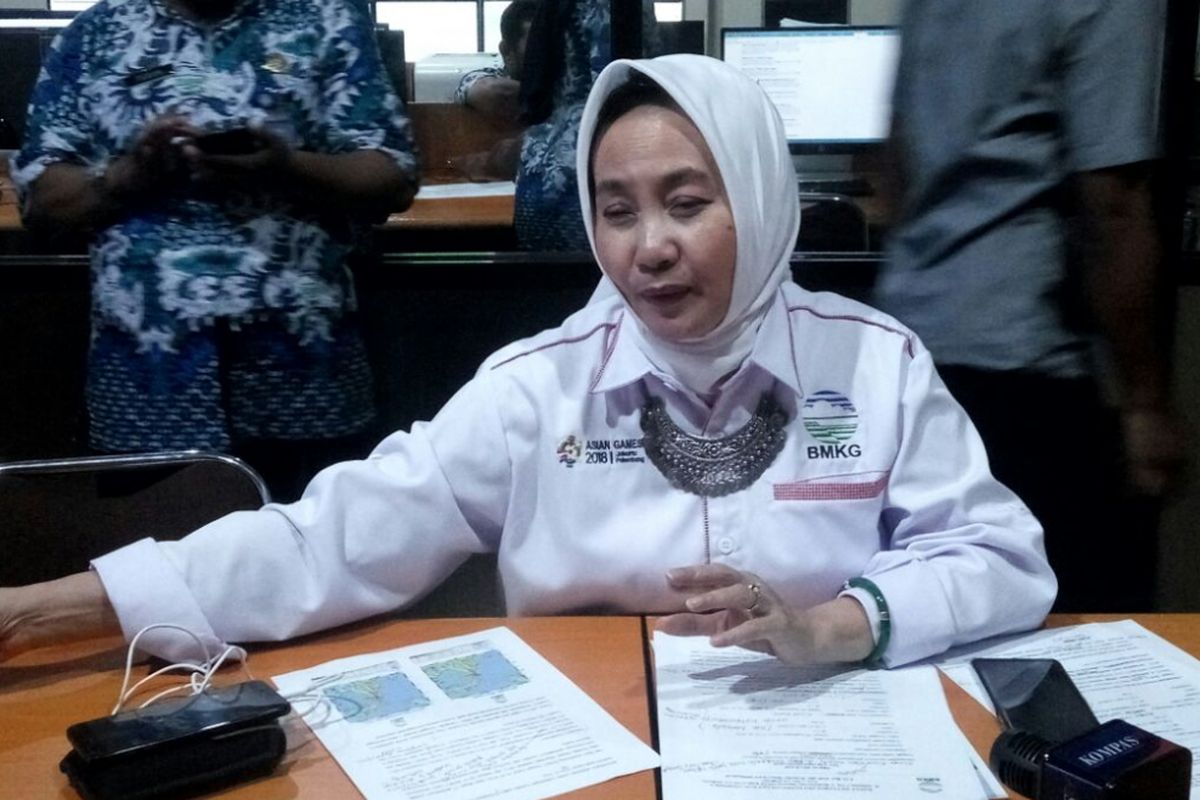 Kepala Badan Meteorologi, Klimatologi, dan Geofisika (BMKG) Dwikorita Karnawati saat jumpa pers di kantor BMKG Yogyakarta, Jumat (28/09/2018) malam.
