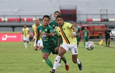 Jalannya pertandingan Persebaya vs Persik pada pekan ke-30 Liga 1 2021-2022 di Stadion Kapten I Wayan Dipta, Gianyar, Bali, Kamis (10/3/2022) sore WIB. 