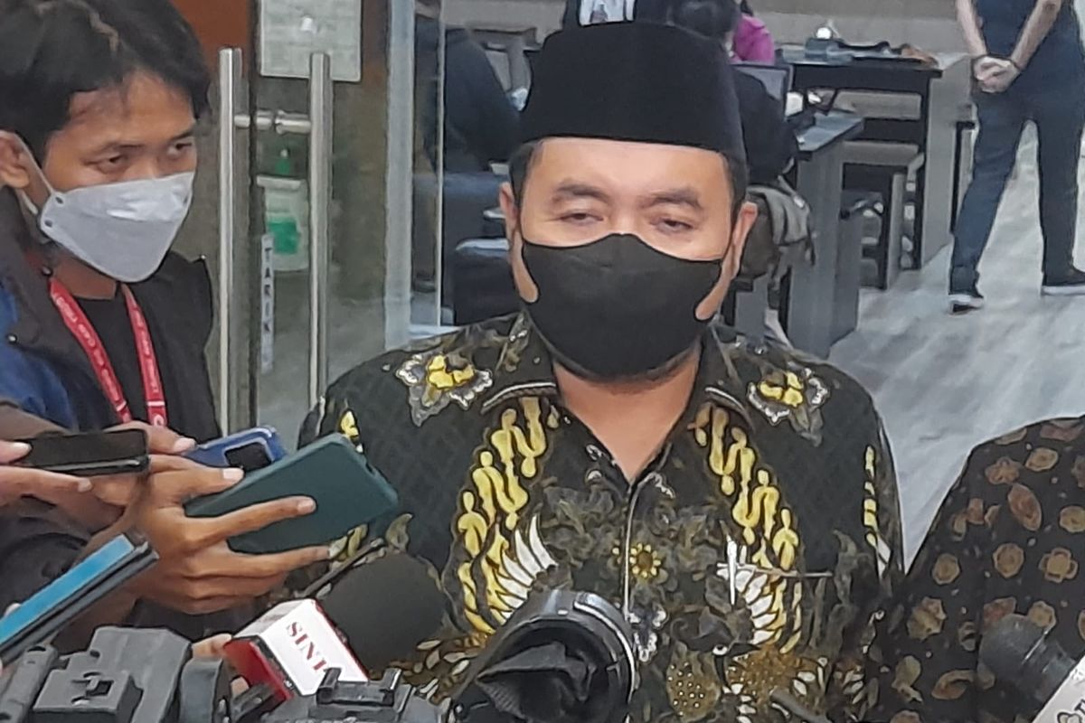 Komisioner KPU Mochammad Afifuddin di Kompleks Parlemen Senayan, Jakarta, Kamis (9/6/2022).