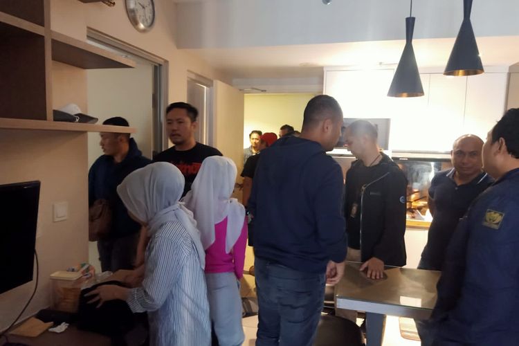 Foto istimewa. Momen penangkapan Rihana-Rihani di Apartemen M Town Gading Serpong, Tangerang Selatan, Selasa (4/7/2023).